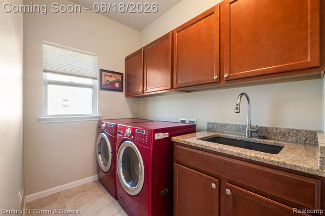 1086 Paddock Drive, South Lyon, MI 48178