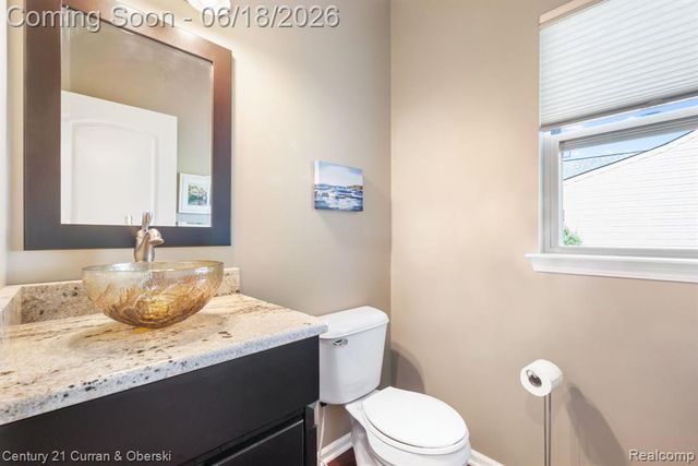 1086 Paddock Drive, South Lyon, MI 48178