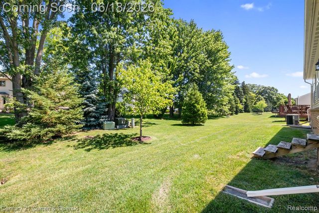 1086 Paddock Drive, South Lyon, MI 48178