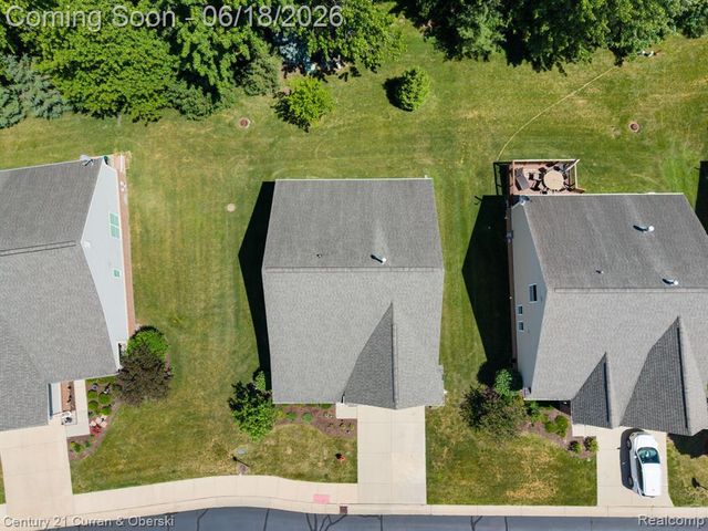 1086 Paddock Drive, South Lyon, MI 48178