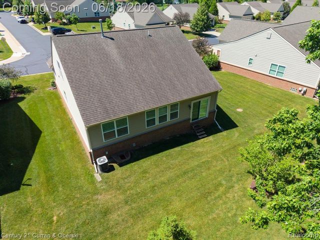 1086 Paddock Drive, South Lyon, MI 48178