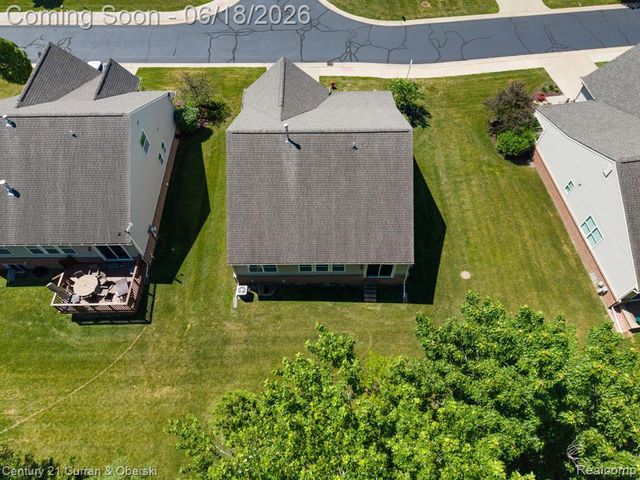 1086 Paddock Drive, South Lyon, MI 48178