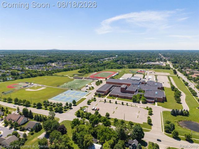 1086 Paddock Drive, South Lyon, MI 48178