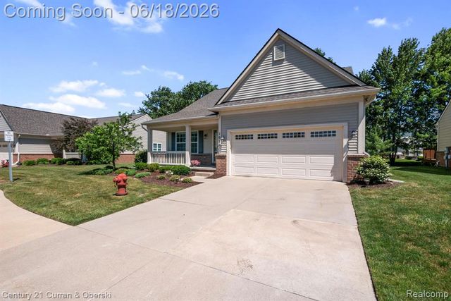 1086 Paddock Drive, South Lyon, MI 48178