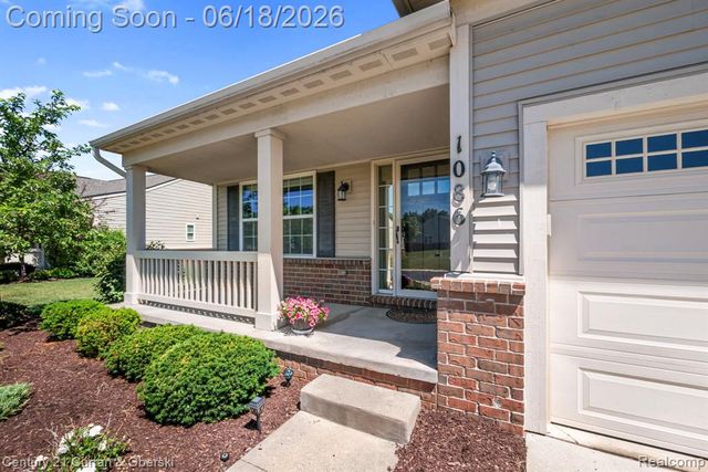 1086 Paddock Drive, South Lyon, MI 48178