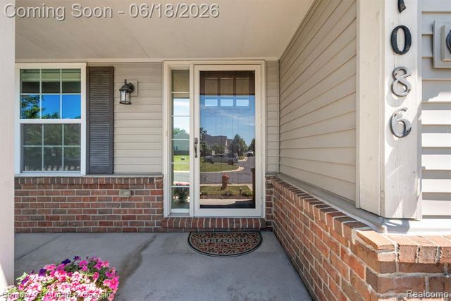 1086 Paddock Drive, South Lyon, MI 48178