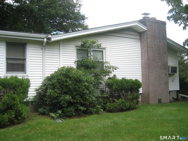 17 Deerbrook Road, Norwich, CT 06360