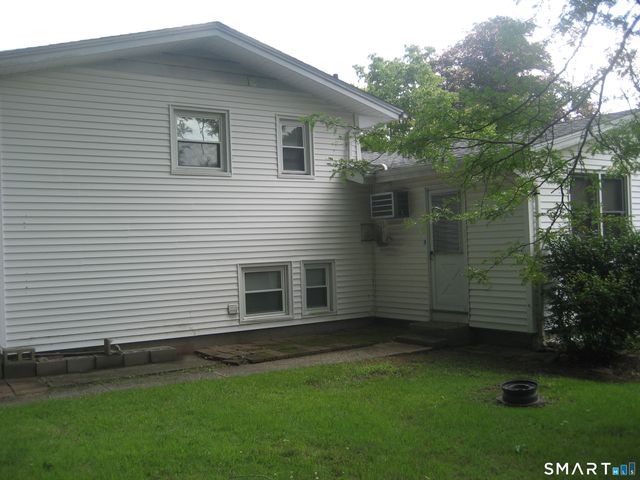 17 Deerbrook Road, Norwich, CT 06360