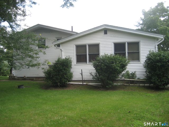 17 Deerbrook Road, Norwich, CT 06360