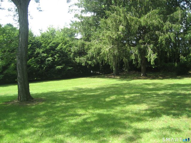 17 Deerbrook Road, Norwich, CT 06360