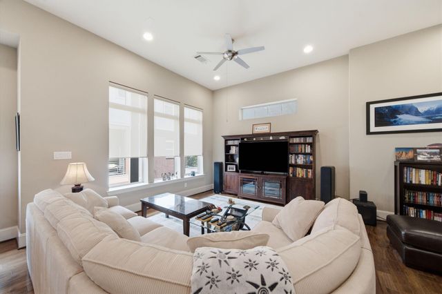 5531 Venice Street, Houston, TX 77007