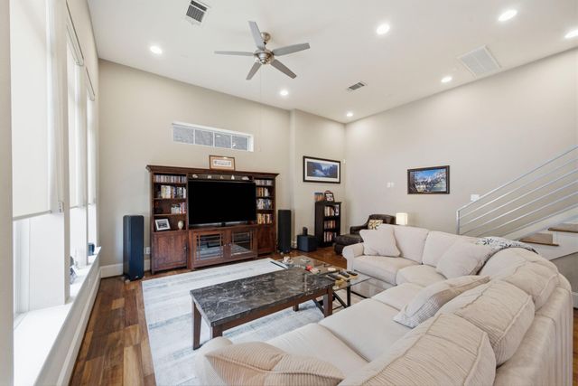 5531 Venice Street, Houston, TX 77007