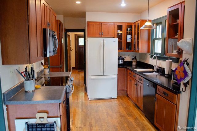 21741 Edna Street, Dearborn, MI 48124