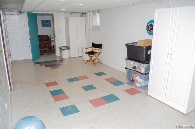 21741 Edna Street, Dearborn, MI 48124