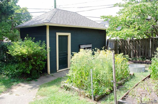 21741 Edna Street, Dearborn, MI 48124