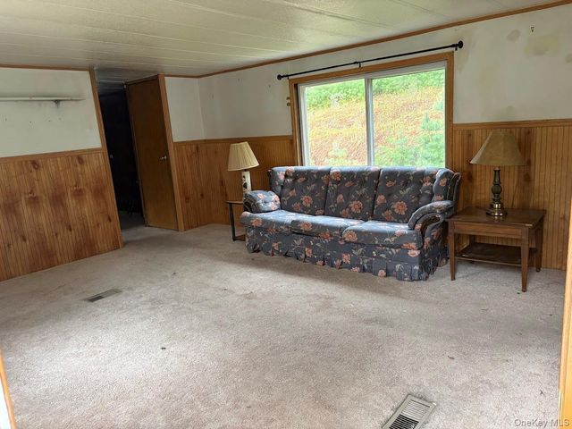 39 Hartung Road, Highland Lake, NY 12743