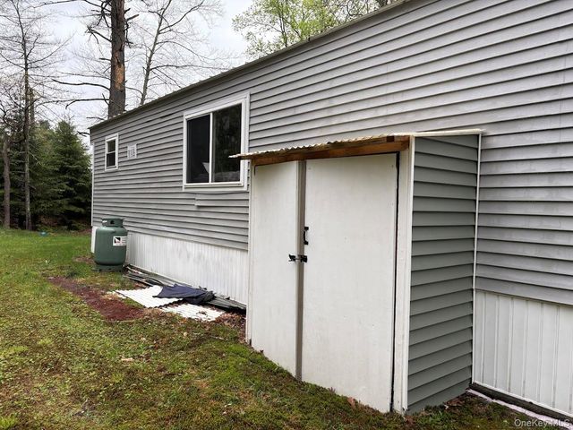 39 Hartung Road, Highland Lake, NY 12743