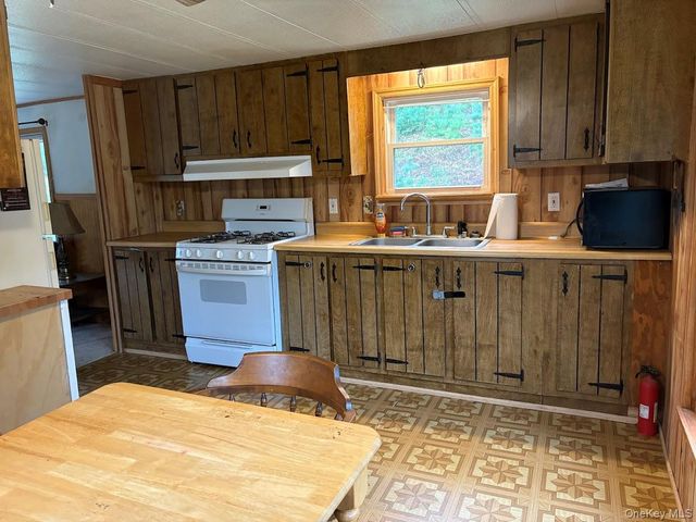 39 Hartung Road, Highland Lake, NY 12743