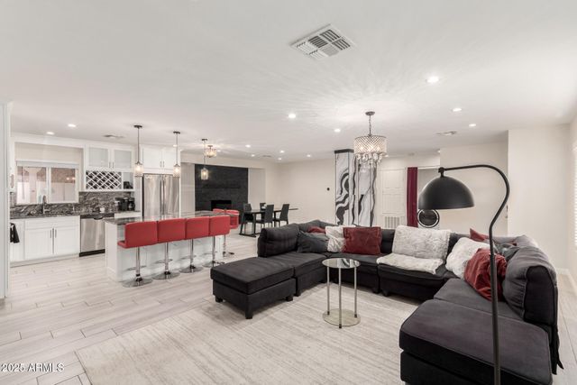 1532 W NORTHERN Avenue, Phoenix, AZ 85021