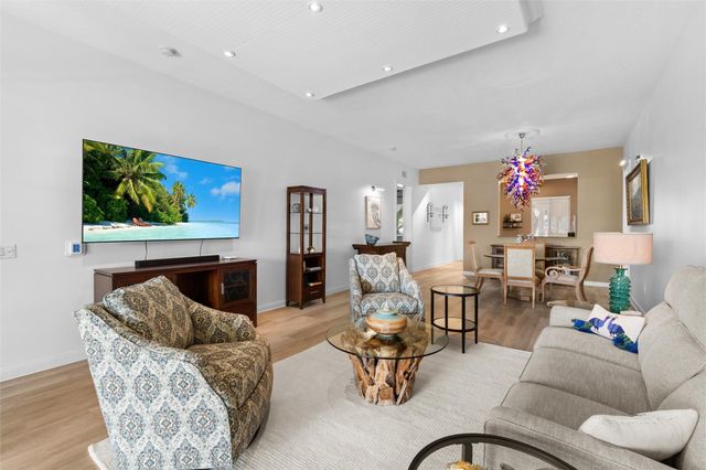 9 Harbour Isle Drive 102, Hutchinson Island, FL 34949