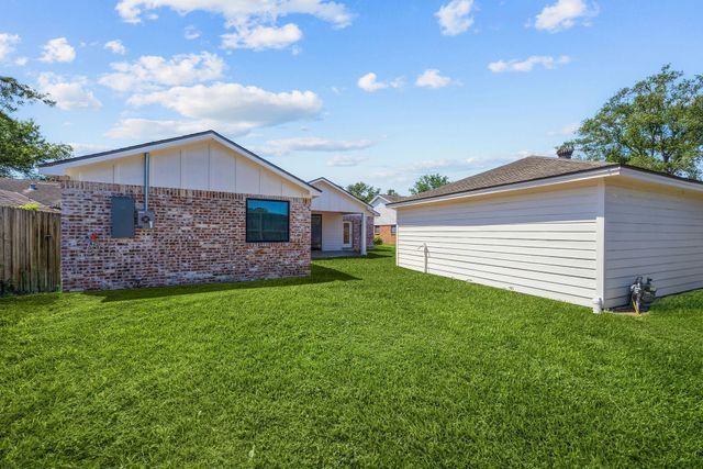 6730 Lindyann Lane, Houston, TX 77008