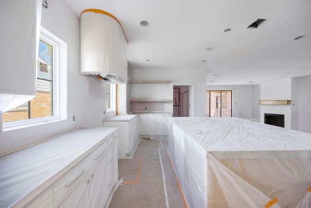 6730 Lindyann Lane, Houston, TX 77008