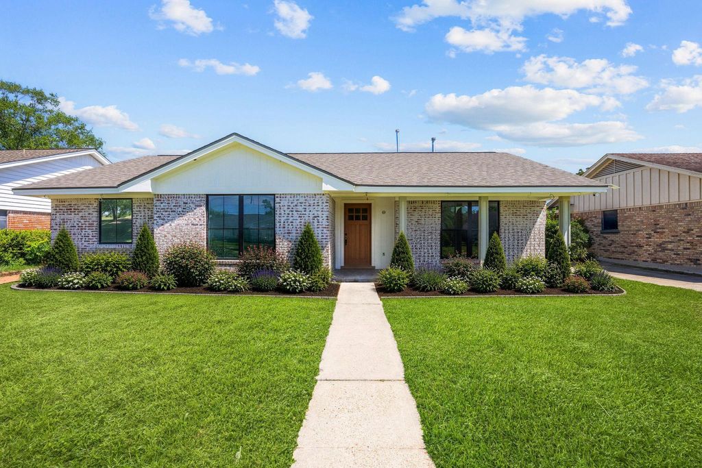 6730 Lindyann Lane, Houston, TX 77008