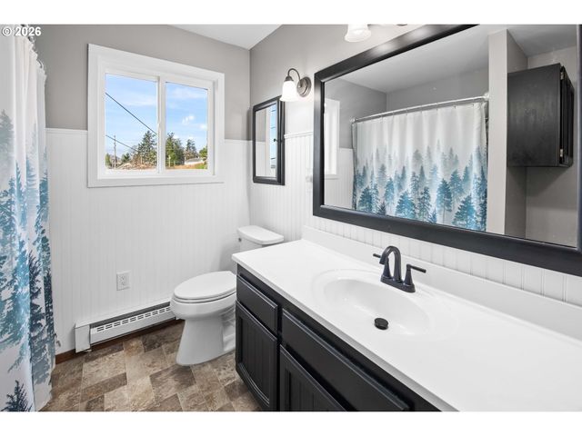 1864 4TH St, Astoria, OR 97103