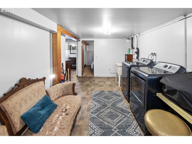 1864 4TH St, Astoria, OR 97103