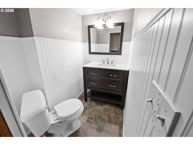 1864 4TH St, Astoria, OR 97103