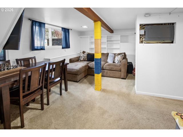 1864 4TH St, Astoria, OR 97103