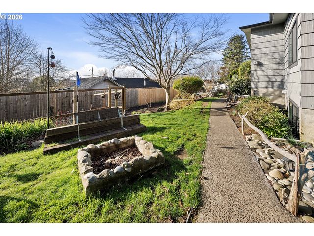 1864 4TH St, Astoria, OR 97103