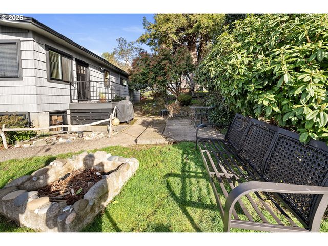 1864 4TH St, Astoria, OR 97103