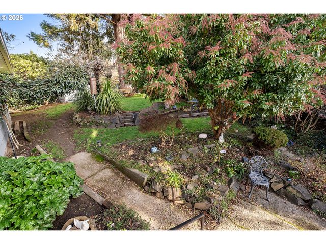 1864 4TH St, Astoria, OR 97103