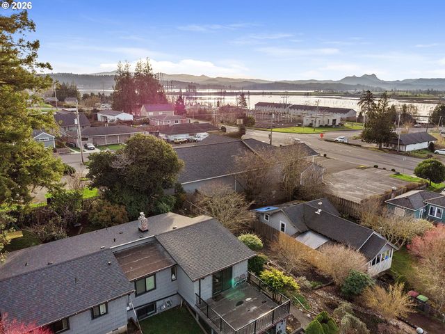 1864 4TH St, Astoria, OR 97103