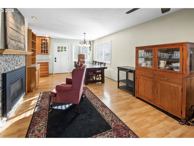 1864 4TH St, Astoria, OR 97103