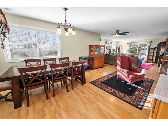 1864 4TH St, Astoria, OR 97103