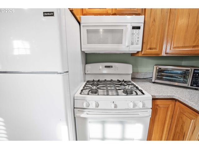 1864 4TH St, Astoria, OR 97103