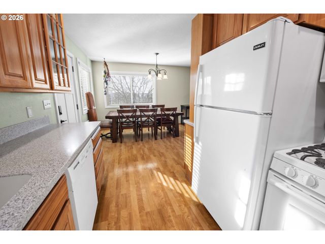 1864 4TH St, Astoria, OR 97103