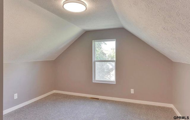 4276 Binney Street, Omaha, NE 68111