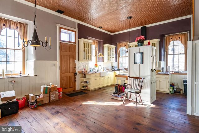 1192 FRITZTOWN RD, Reinholds, PA 17569