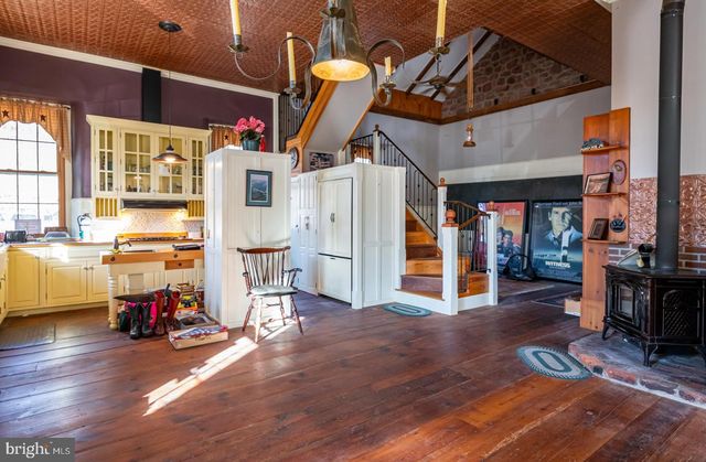 1192 FRITZTOWN RD, Reinholds, PA 17569