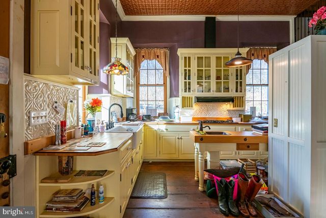 1192 FRITZTOWN RD, Reinholds, PA 17569