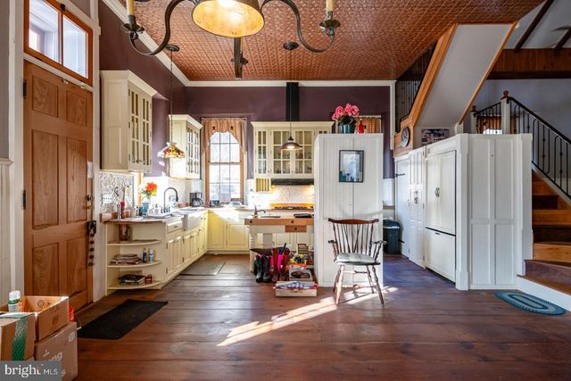 1192 FRITZTOWN RD, Reinholds, PA 17569