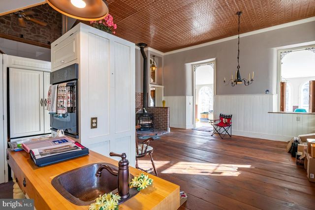 1192 FRITZTOWN RD, Reinholds, PA 17569