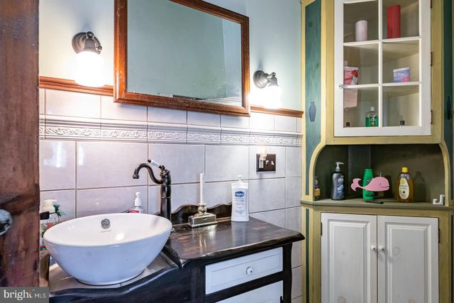 1192 FRITZTOWN RD, Reinholds, PA 17569