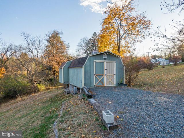 1192 FRITZTOWN RD, Reinholds, PA 17569