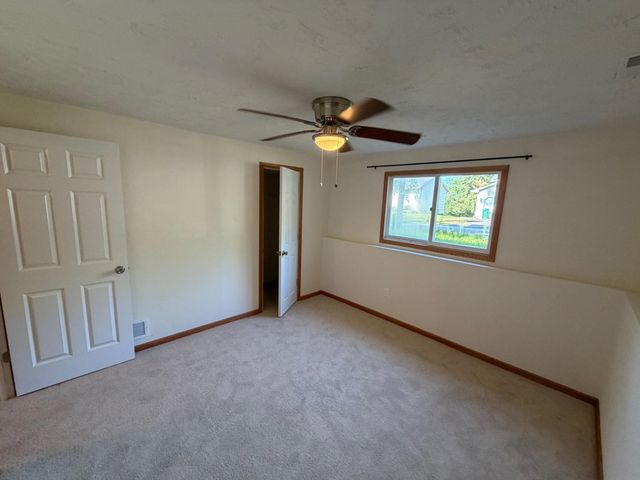 112 Mcgregor Avenue N, Mahtomedi, MN 55115