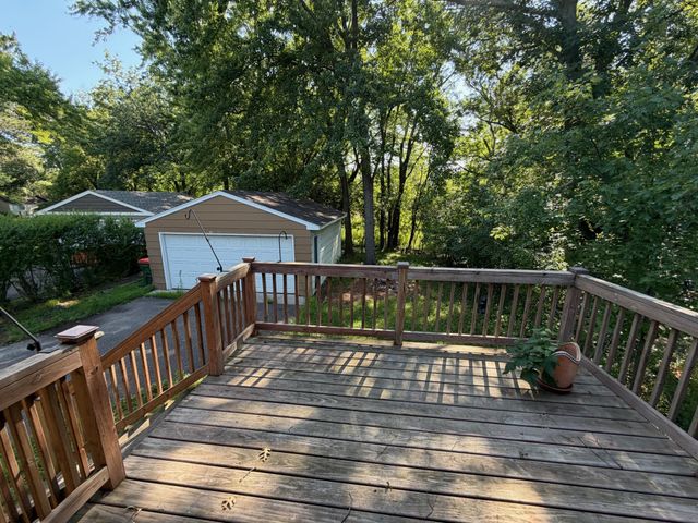 112 Mcgregor Avenue N, Mahtomedi, MN 55115