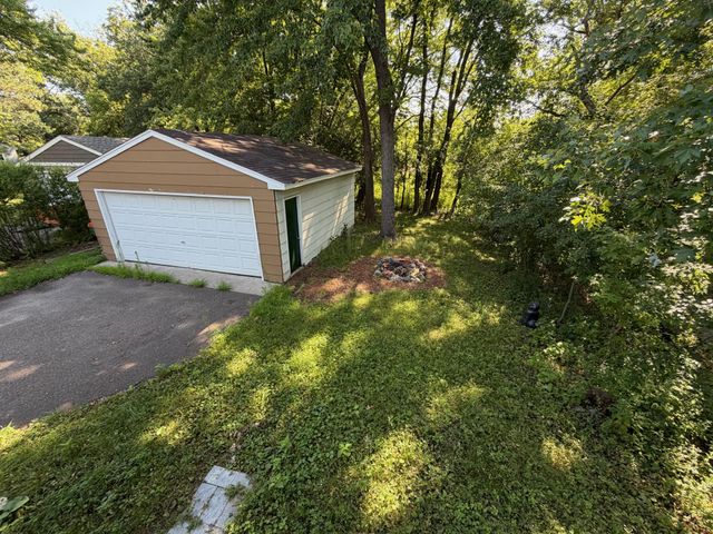 112 Mcgregor Avenue N, Mahtomedi, MN 55115